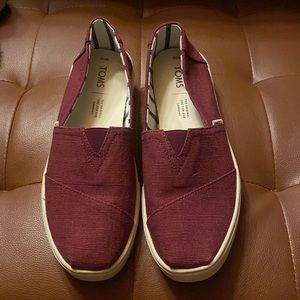 Tom's Burgundy Canvas Slip On's 10m
